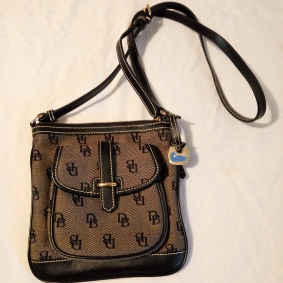 Dooney & Bourke Handbags - Dooney and Bourke crossbody